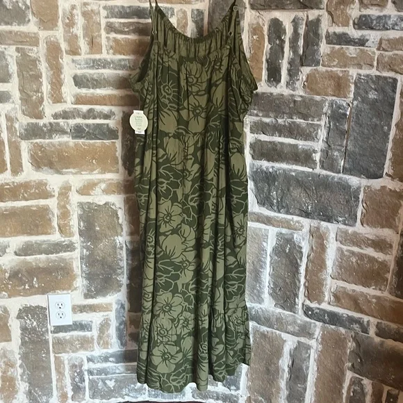 ❗️SOLD❗️Dip Olive Green Floral Print Maxi Dress size 3x new - Picture 9 of 9